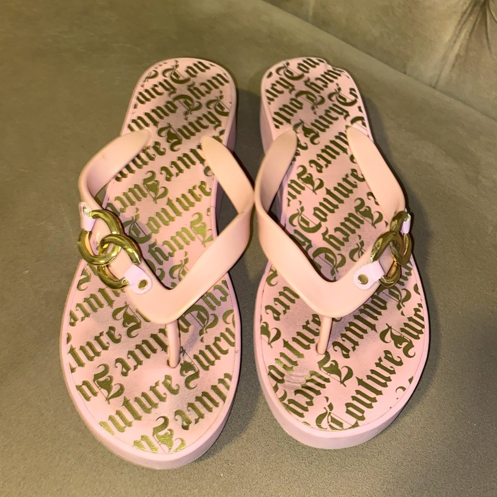 RARE VINTAGE Juicy Couture Pink Platform Flip Flops with Gold Label Pattern✨🎀
